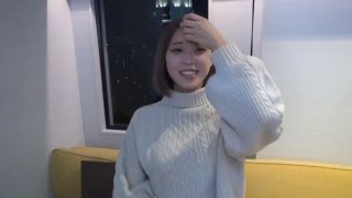 淫乱KTV 清纯校花塞跳蛋唱歌